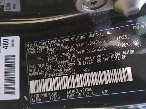Used 2024 Toyota Sienna XLE FWD image 12