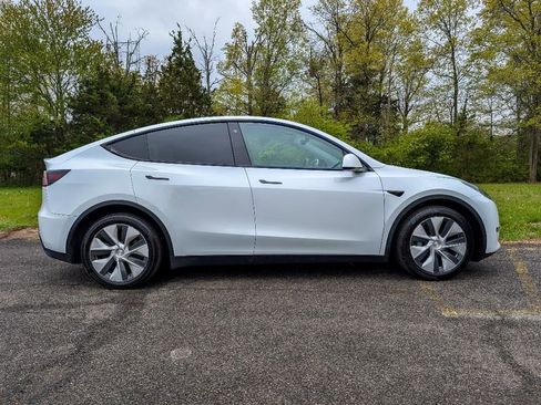Used 2021 Tesla Model Y Long Range AWD/4WD image 4