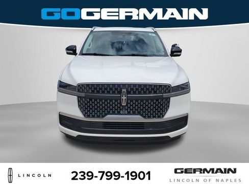 New 2026 Lincoln Navigator Reserve AWD/4WD image 3