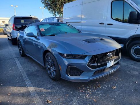 Used 2025 Ford Mustang GT Premium w/ GT Performance Package RWD image 9