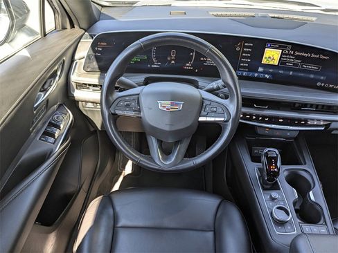 Certified 2024 Cadillac XT4 Premium Luxury image 18