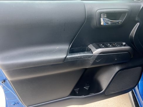 Used 2018 Toyota Tacoma TRD Sport w/ Technology Package RWD image 13