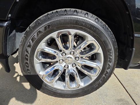 Used 2023 RAM 1500 Laramie AWD/4WD image 9