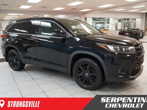 Used 2019 Toyota Highlander SE image 1