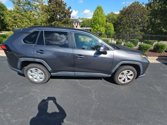 Used 2019 Toyota RAV4 LE FWD image 10