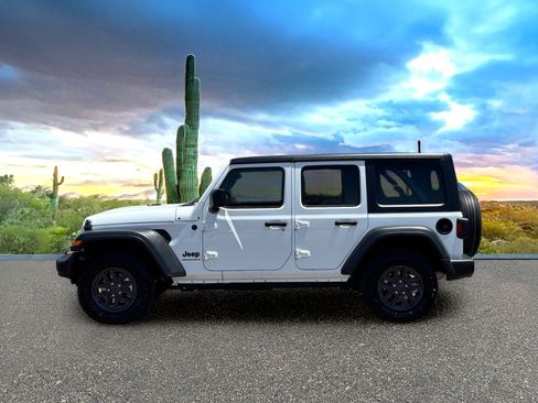 Used 2025 Jeep Wrangler Unlimited Sport AWD/4WD image 3