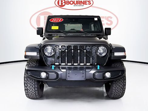 Used 2024 Jeep Wrangler Unlimited AWD/4WD image 3