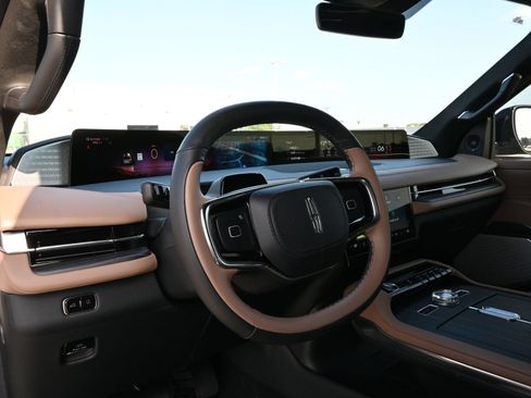 Used 2026 Lincoln Navigator Black Label AWD/4WD image 16