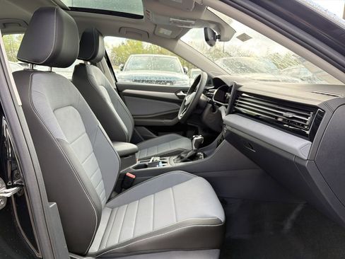 New 2026 Volkswagen Jetta SE FWD image 17