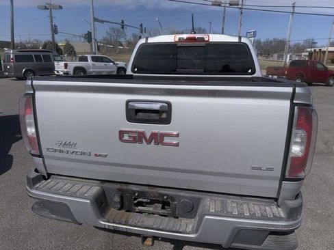 Used 2018 GMC Canyon SLE image 15