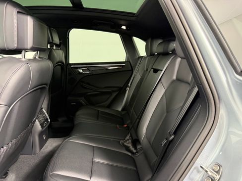 Certified 2026 Porsche Macan AWD/4WD image 16