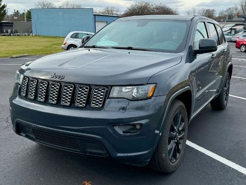 Used 2018 Jeep Grand Cherokee Altitude image 15