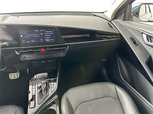 Used 2023 Kia Niro EX Touring image 28