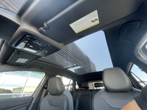 Used 2024 Volkswagen ID.4 S image 49