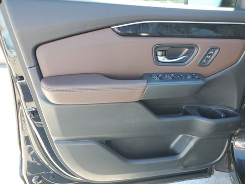 Used 2025 Honda Pilot Elite image 22