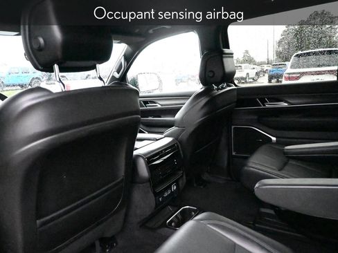 Used 2024 Jeep Wagoneer Series III image 23