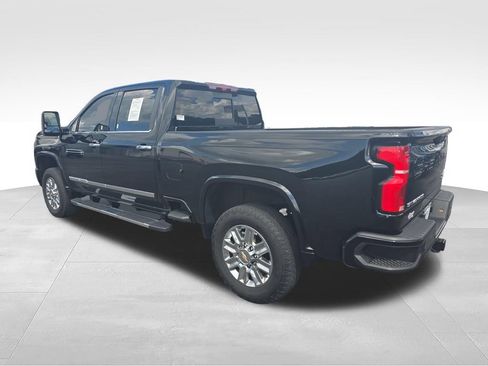 Used 2024 Chevrolet Silverado 2500 High Country w/ High Country Premium Package AWD/4WD image 3