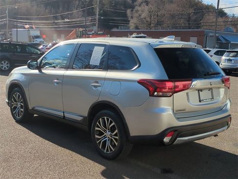 Used 2018 Mitsubishi Outlander ES image 6