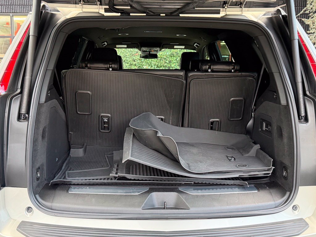 Used 2023 Cadillac Escalade Luxury RWD image 18