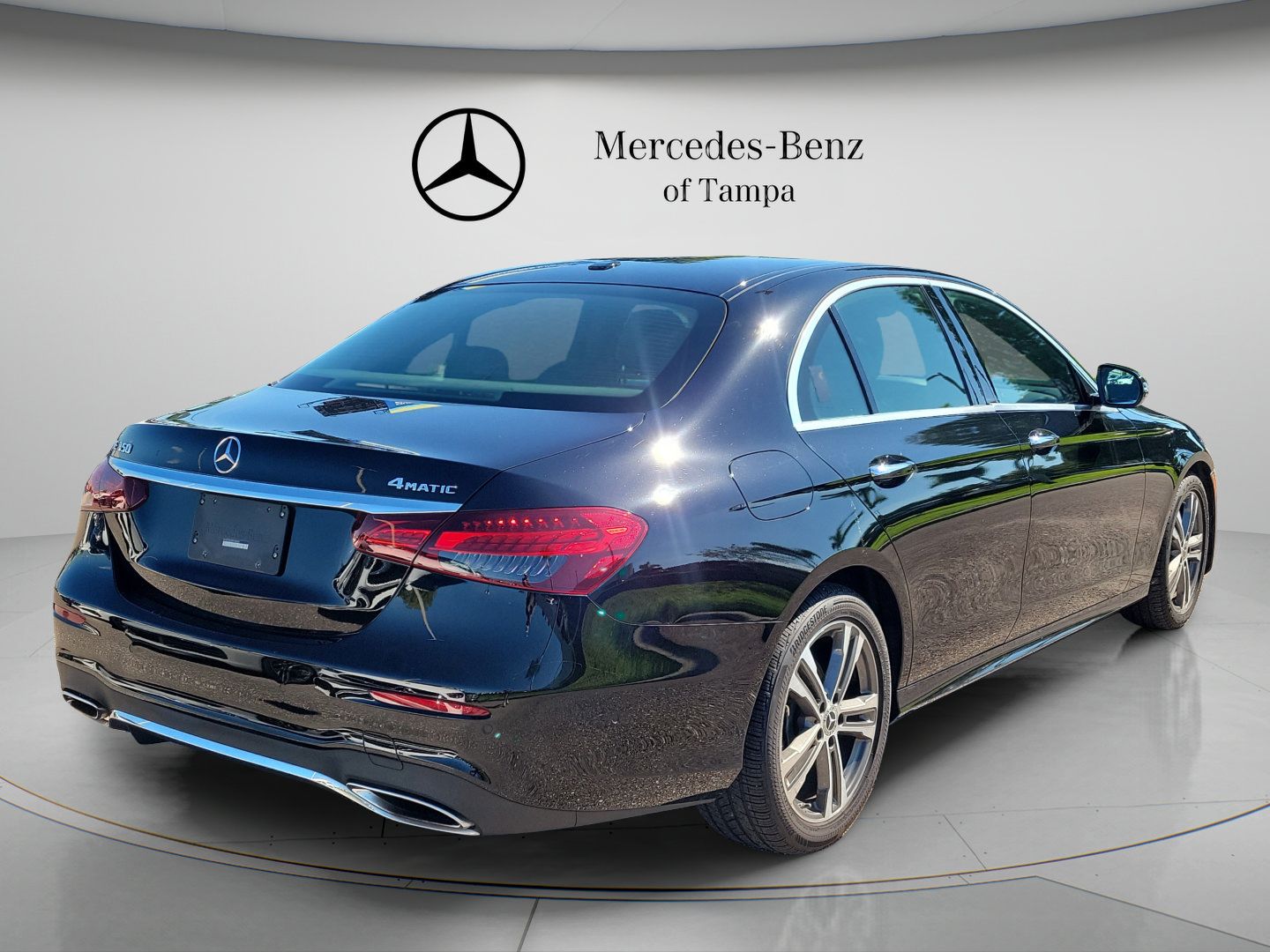 Used 2023 Mercedes-Benz E 350 4MATIC Sedan image 3