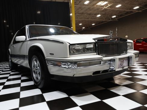 Used 1988 Cadillac Eldorado Coupe FWD image 17