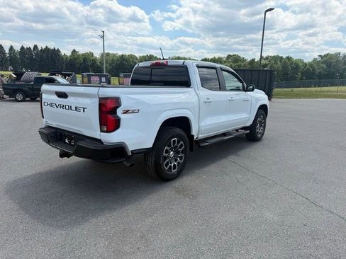 Used 2025 Chevrolet Colorado Z71 w/ Technology Package AWD/4WD image 5