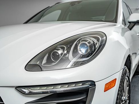 Used 2018 Porsche Macan AWD/4WD image 16