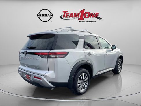 New 2025 Nissan Pathfinder SL image 8