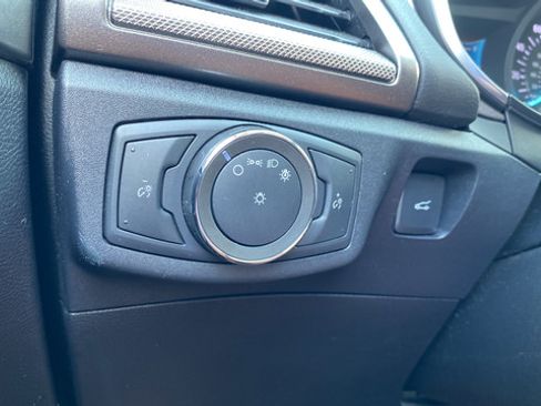 Used 2020 Ford Fusion SE AWD/4WD image 19