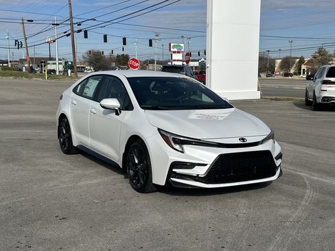 New 2026 Toyota Corolla SE image 3
