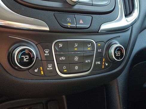 Used 2024 Chevrolet Equinox LT FWD image 19