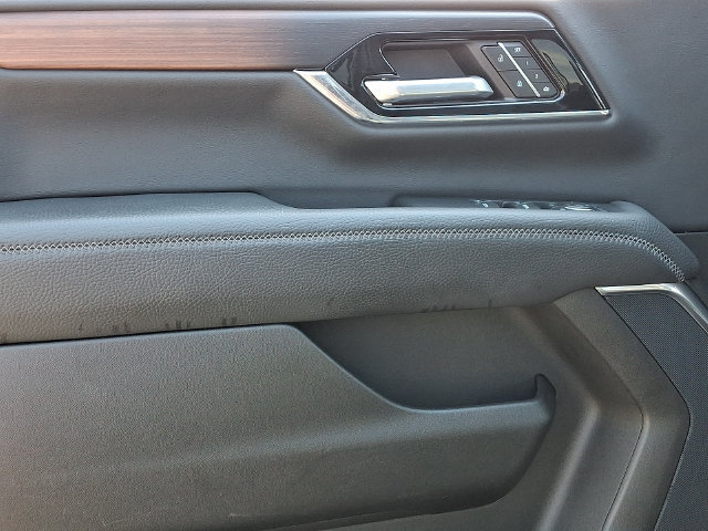 Used 2025 GMC Yukon Denali AWD/4WD image 22
