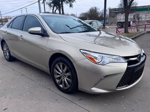 Used 2017 Toyota Camry XLE FWD image 3