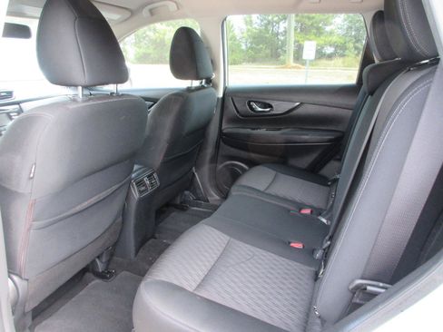 Used 2017 Nissan Rogue S FWD image 11