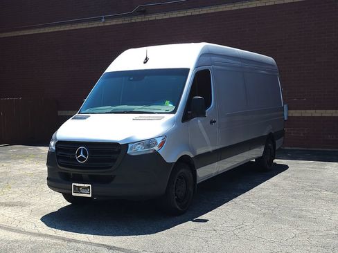 Used 2024 Mercedes-Benz Sprinter 2500 w/ Acoustic Package image 3