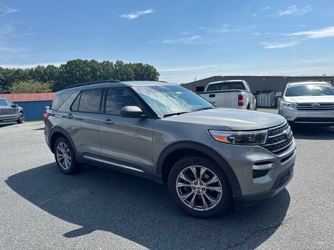 Used 2020 Ford Explorer XLT w/ Equipment Group 202A AWD/4WD image 1