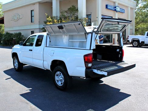 Used 2022 Toyota Tacoma SR image 15