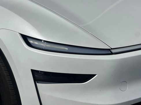 Used 2026 Tesla Model Y Long Range AWD/4WD image 42