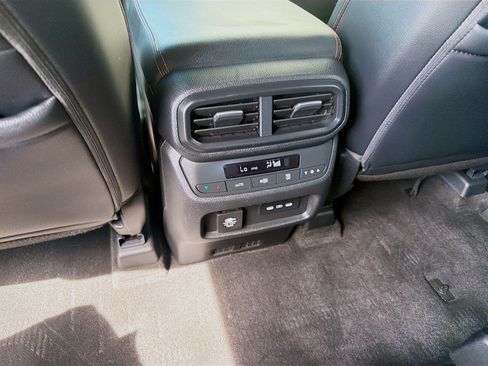 Used 2025 Honda Pilot TrailSport image 22