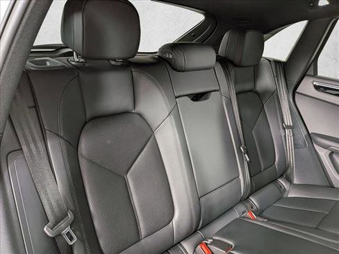 Certified 2025 Porsche Macan image 23