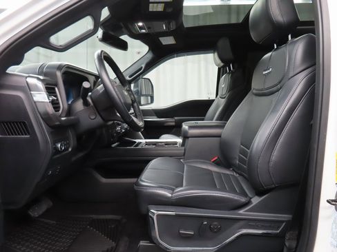 Used 2025 Ford F250 Platinum image 9