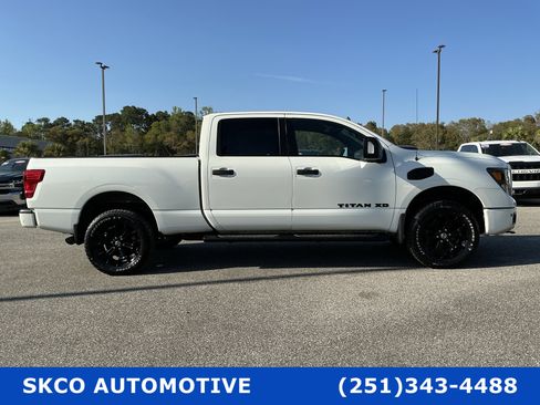 Used 2018 Nissan Titan SL w/ Midnight Edition image 6