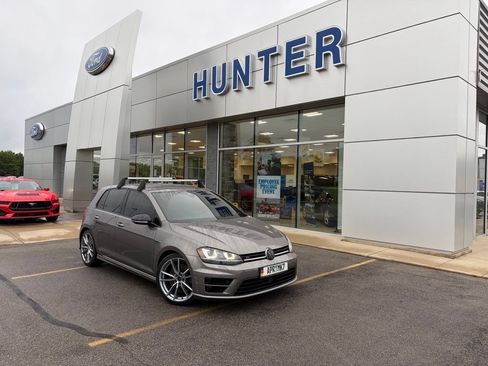 Used 2017 Volkswagen Golf R 4-Door AWD/4WD image 1