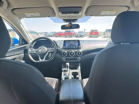 Used 2025 Nissan Sentra SV image 28