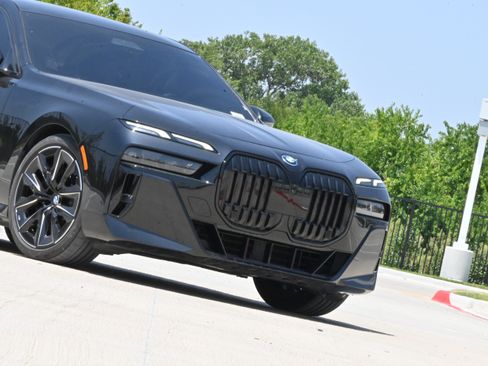 Certified 2024 BMW i7 eDrive50 w/ M Sport Package RWD image 39