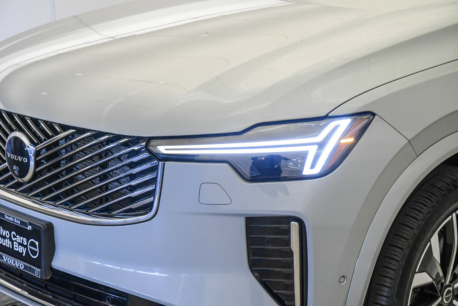 Certified 2026 Volvo XC90 B6 Plus AWD/4WD image 9