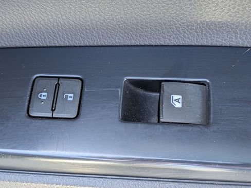 Used 2018 Toyota Camry LE image 35