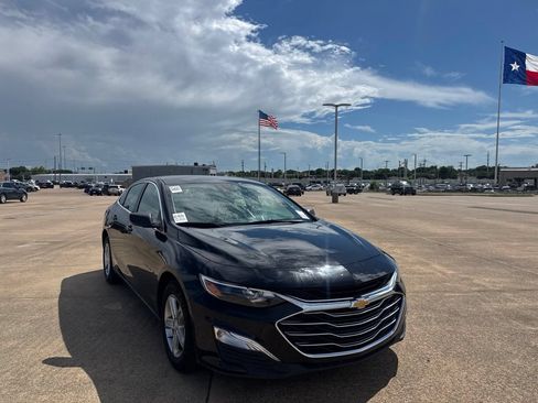 Used 2024 Chevrolet Malibu LS FWD image 2