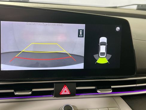 Used 2021 Hyundai Elantra Limited image 14