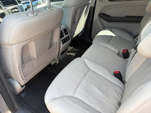 Used 2016 Mercedes-Benz GL 320 BlueTEC 4MATIC image 33